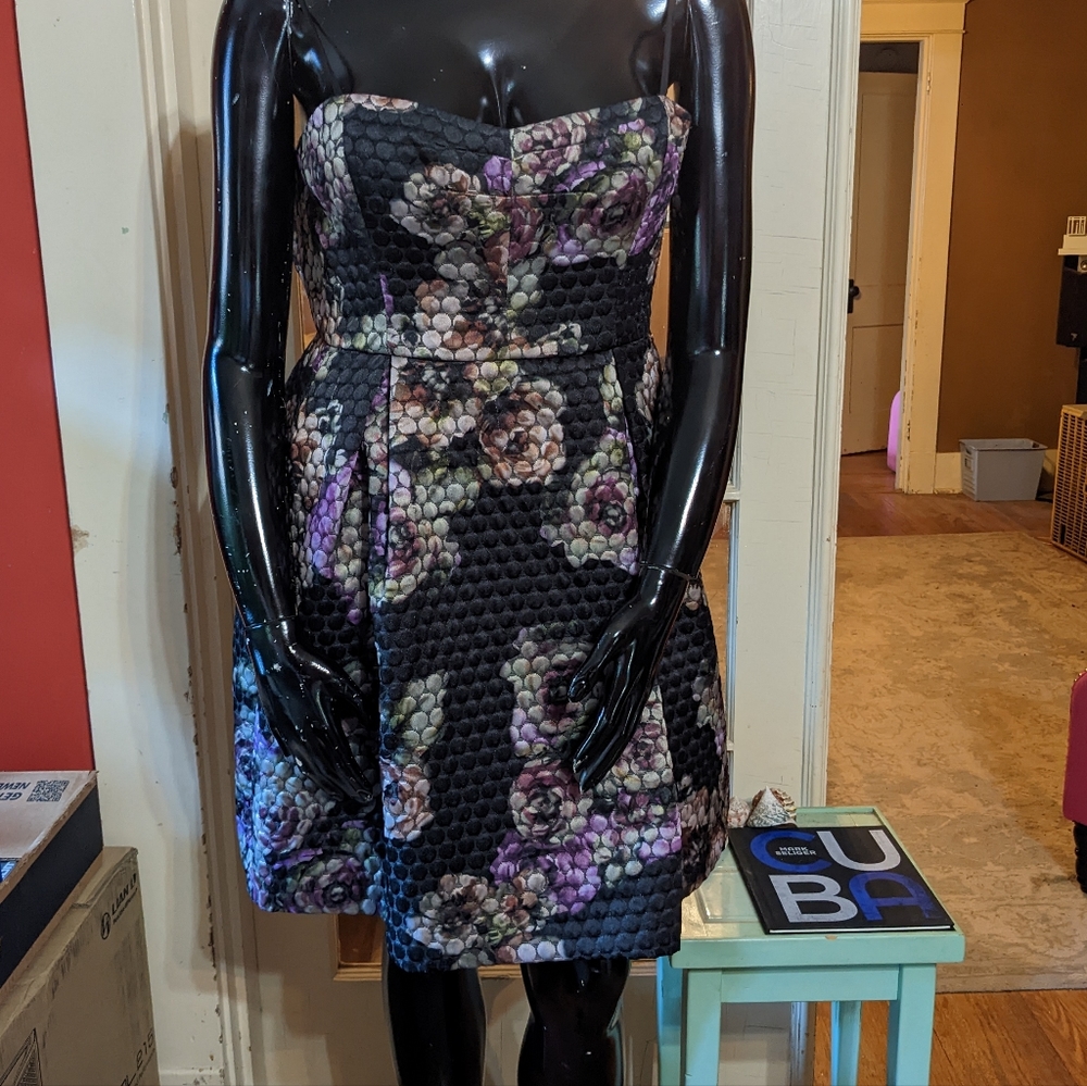 Adorable quilted Black Halo cocktail dress in moody floral